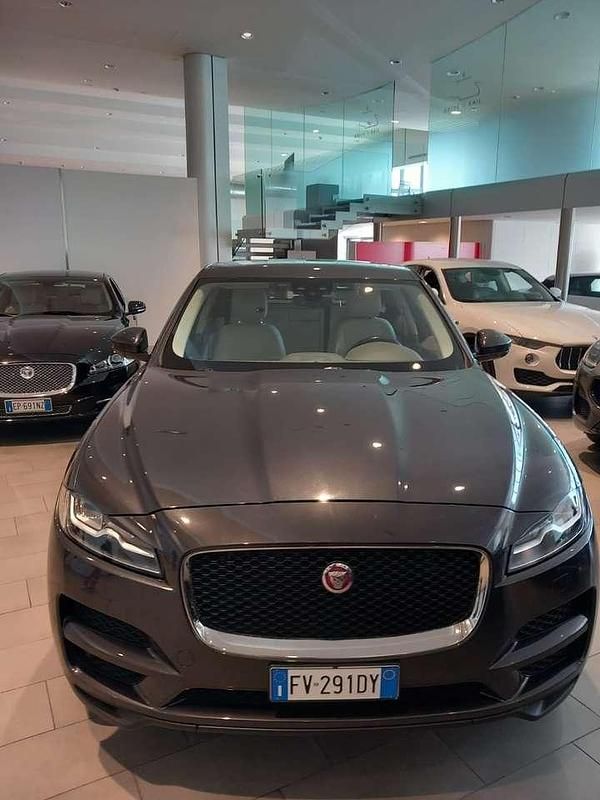 Usata Jaguar F-Pace Portfolio 241 CV (177 kW) 2019 Grigio SUV