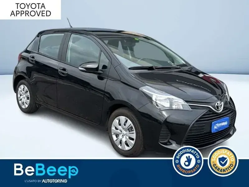 Usata Toyota Yaris Lounge 69 CV (50 kW) 2016 Nero metallizzato Berlina