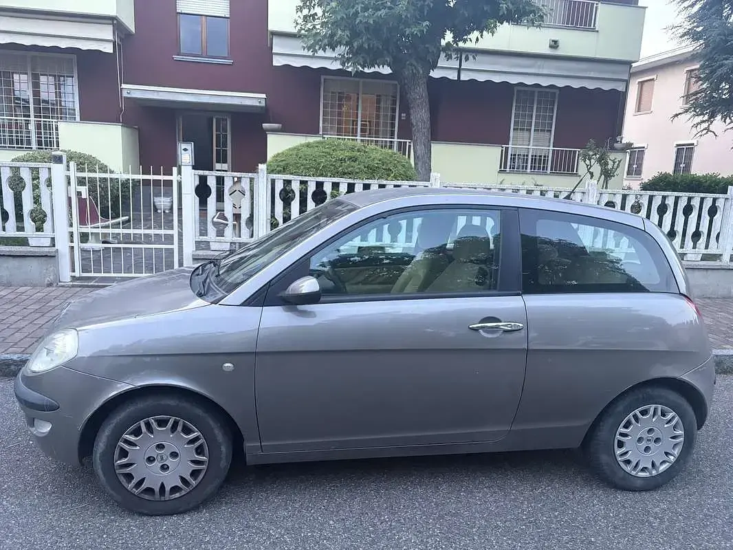 Usata Lancia Ypsilon 80 CV (58 kW) 2005 Bronzo Utilitaria