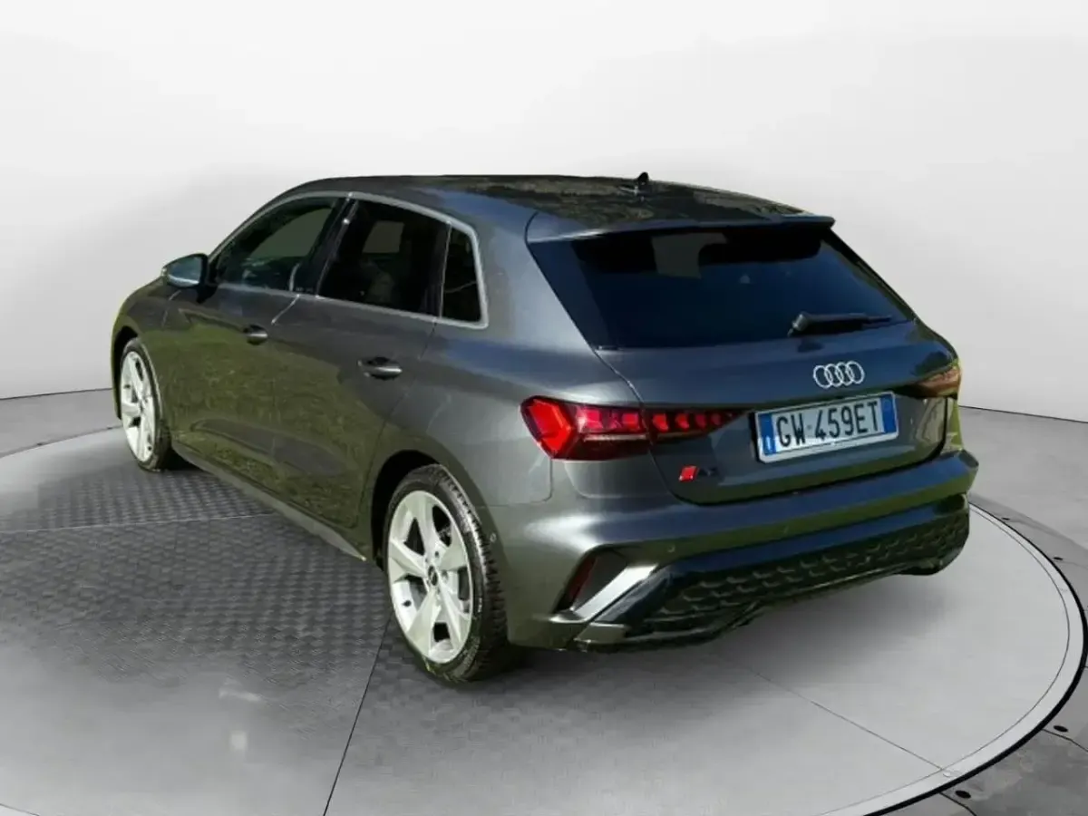 Gebraucht Audi A3 S-Line 150 PS (110 kW) 2024 Grau Limousine
