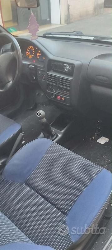 Usata Peugeot 106 60 CV (44 kW) 2001 Bianco Utilitaria