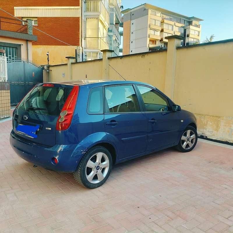 Usata Ford Fiesta Titanium 68 CV (50 kW) 2007 Utilitaria