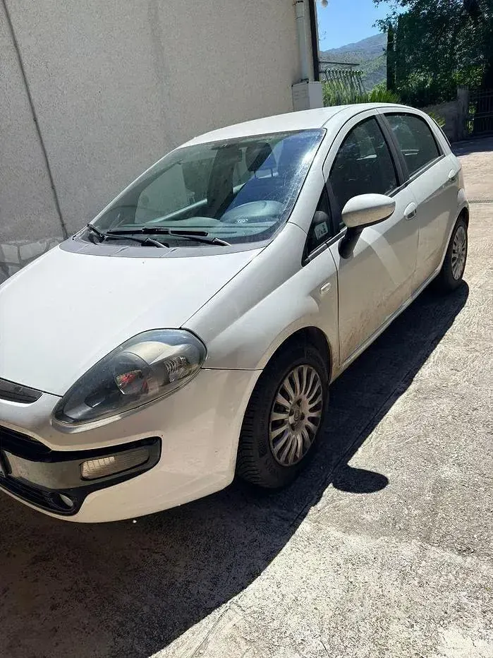 Usata Fiat Grande Punto 65 CV (47 kW) 2011 Bianco Utilitaria