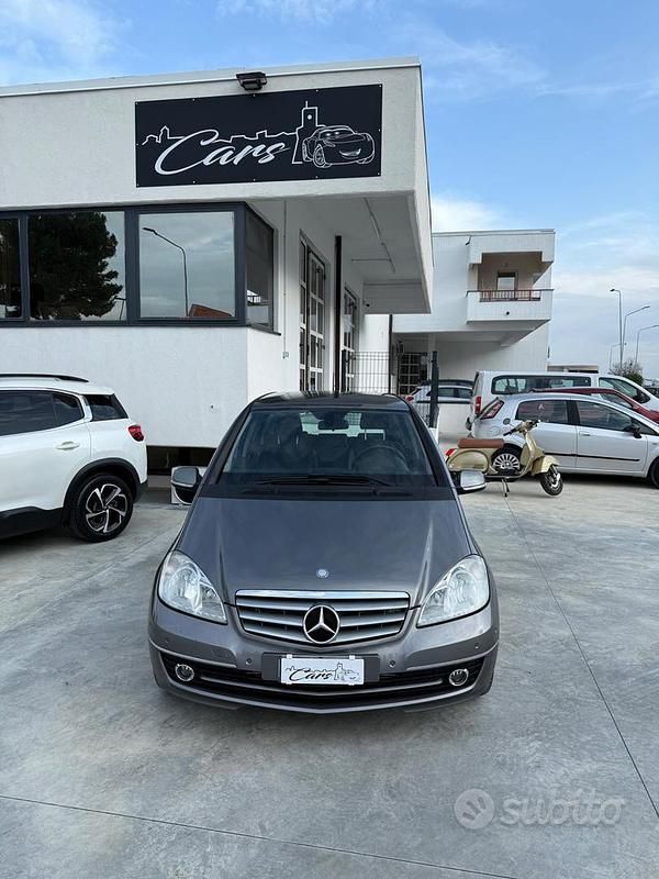 Usata Mercedes A180 Style 109 CV (80 kW) 2011 Grigio Berlina