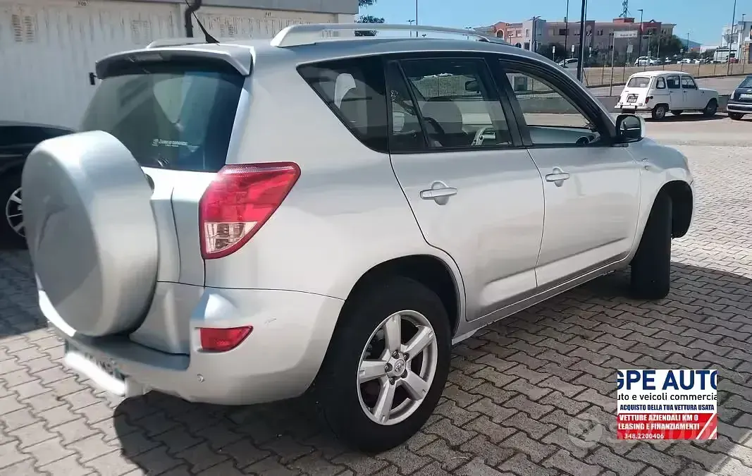 Usata Toyota RAV4 Luxury 136 CV (100 kW) 2006 Grigio SUV