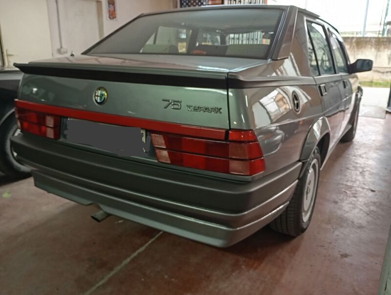 Usato 1990 Alfa Romeo 75 2.0 Benzin 148 CV (16.900 €)