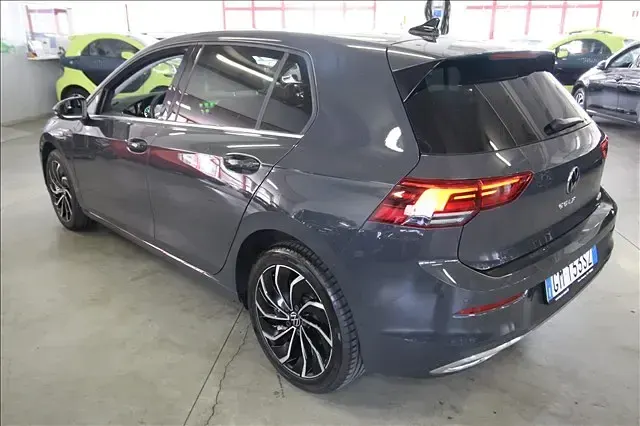 Usata VW Golf VIII Style 131 CV (96 kW) 2023 Grigio Berlina