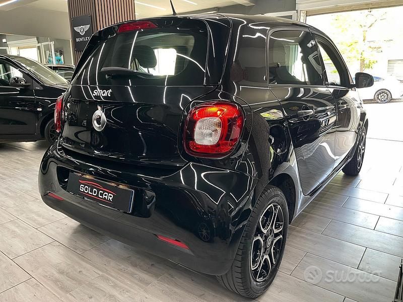 Usata Smart ForFour Superpassion 90 CV (66 kW) 2018 Nero Utilitaria