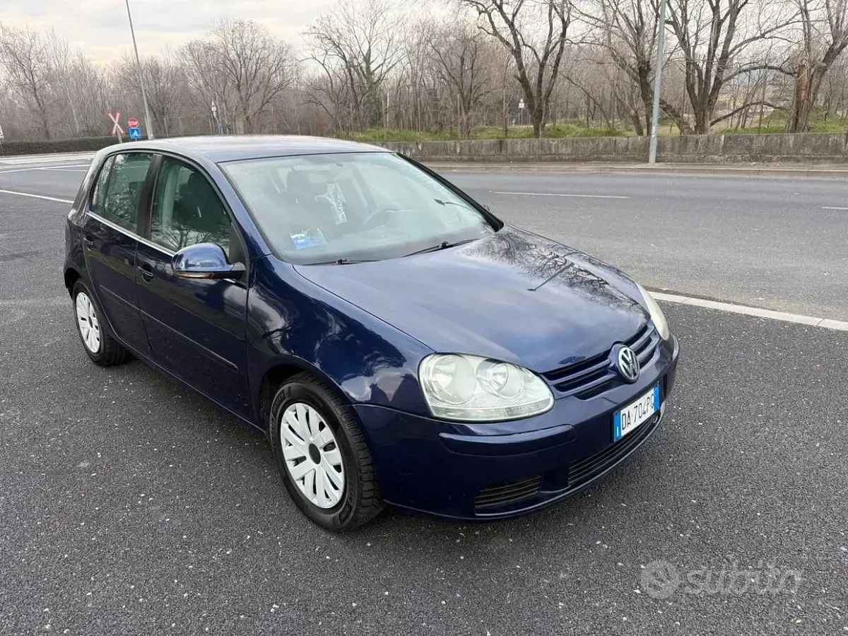 Usata VW Golf IV Trendline 75 CV (55 kW) 2004 Blu Berlina