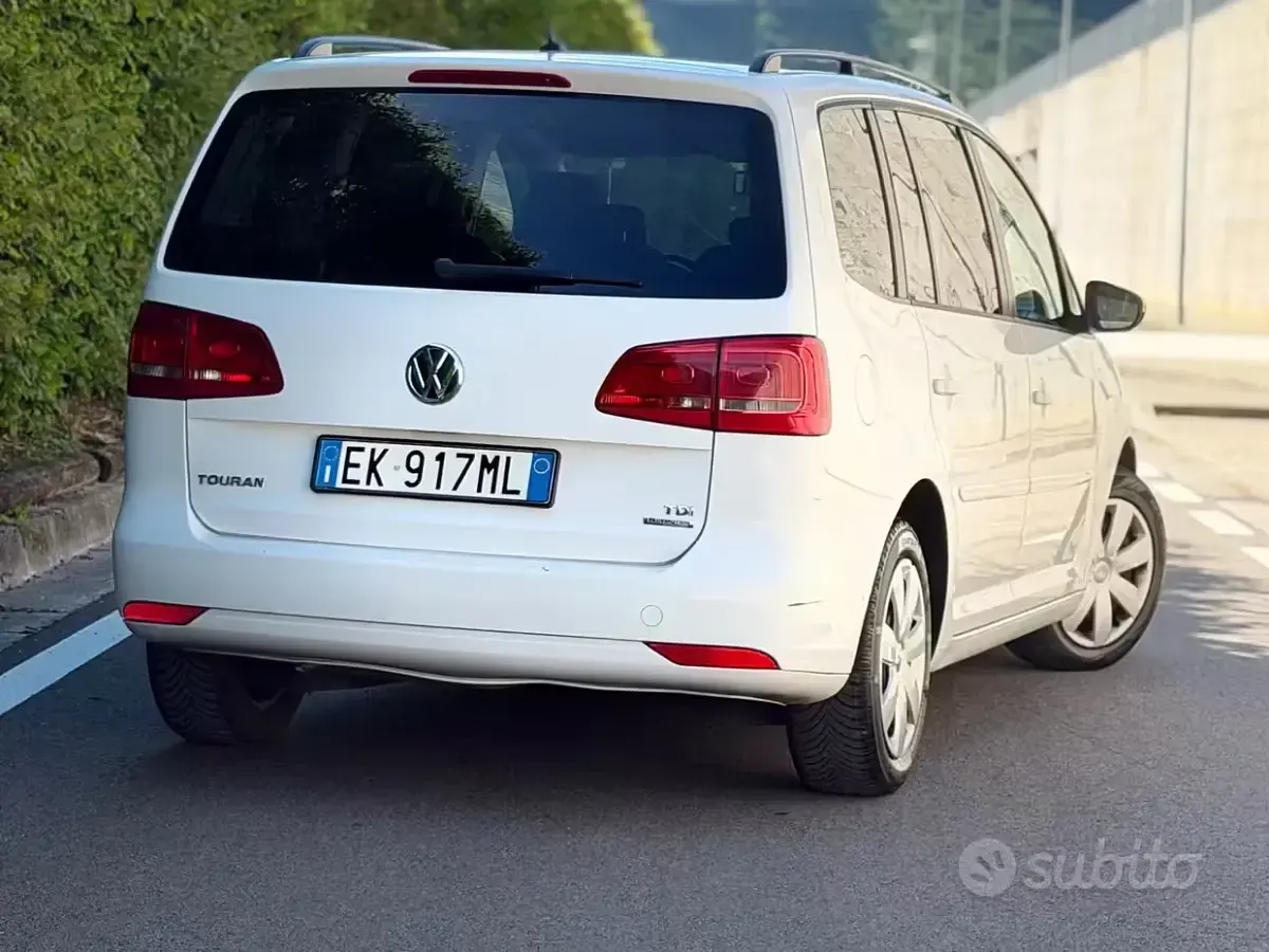Usata VW Touran 105 CV (77 kW) 2011 Bianco Monovolume