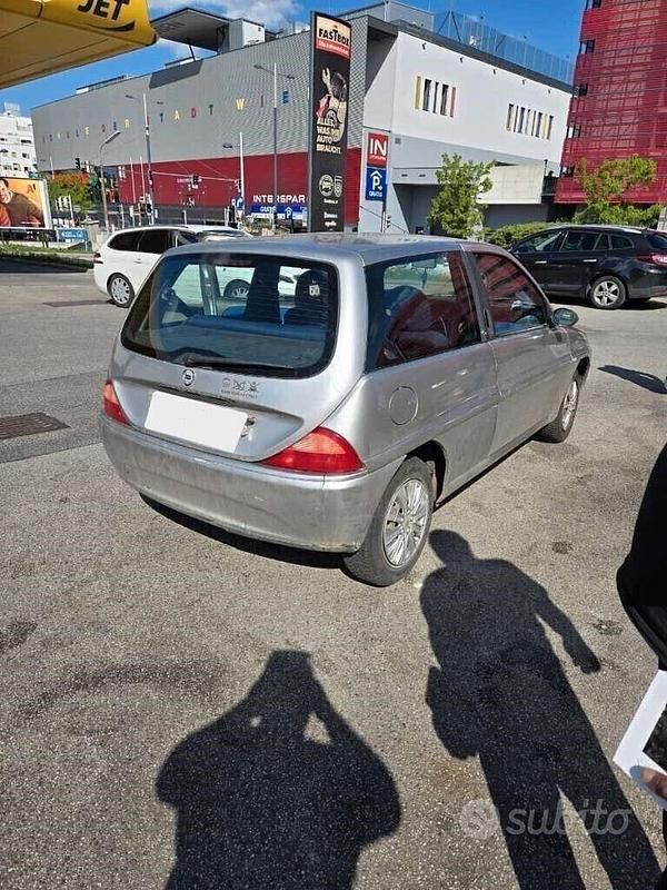 Usata Lancia Ypsilon 60 CV (44 kW) 2003 Grigio Utilitaria