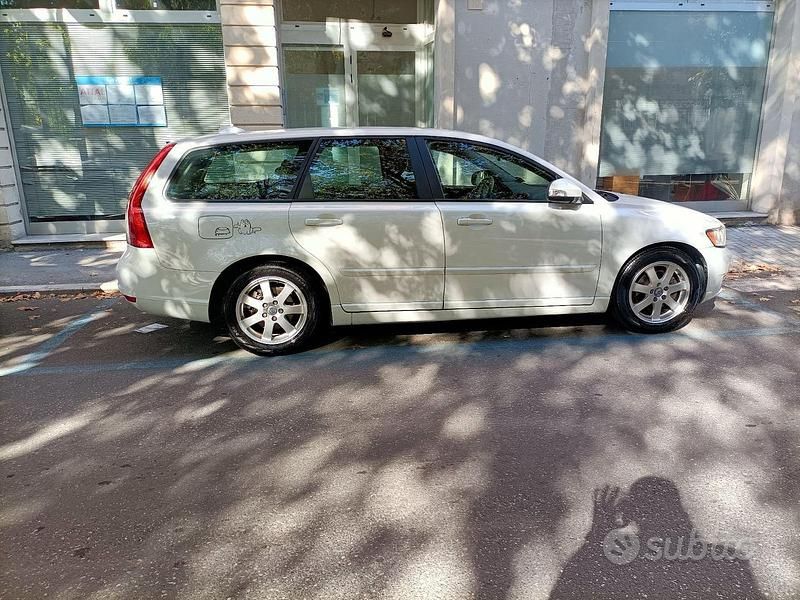 Usata Volvo V50 101 CV (74 kW) 2012 Bianco Station wagon