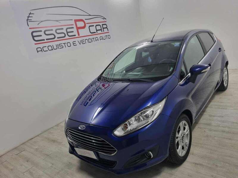 Usata Ford Fiesta Titanium 75 CV (55 kW) 2016 Blu Utilitaria