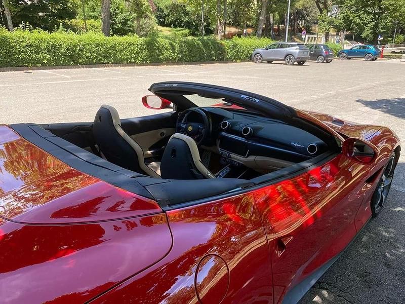 Usata Ferrari Portofino 620 CV (456 kW) 2023 Rosso Cabrio
