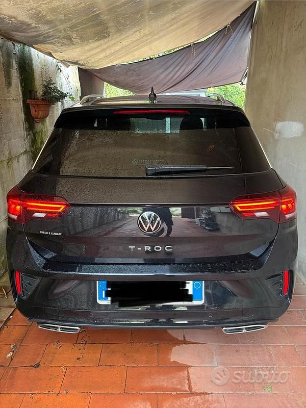 Usata VW T-Roc R-line 116 CV (85 kW) 2024 Nero SUV