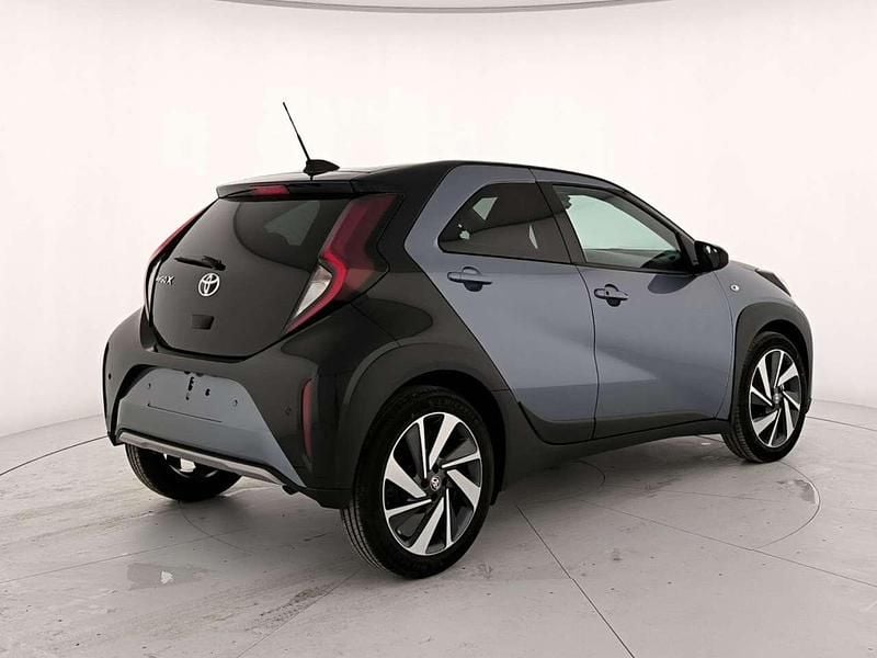 Nuova Toyota Aygo X Lounge 72 CV (52 kW) 2025 Persian salt & black SUV