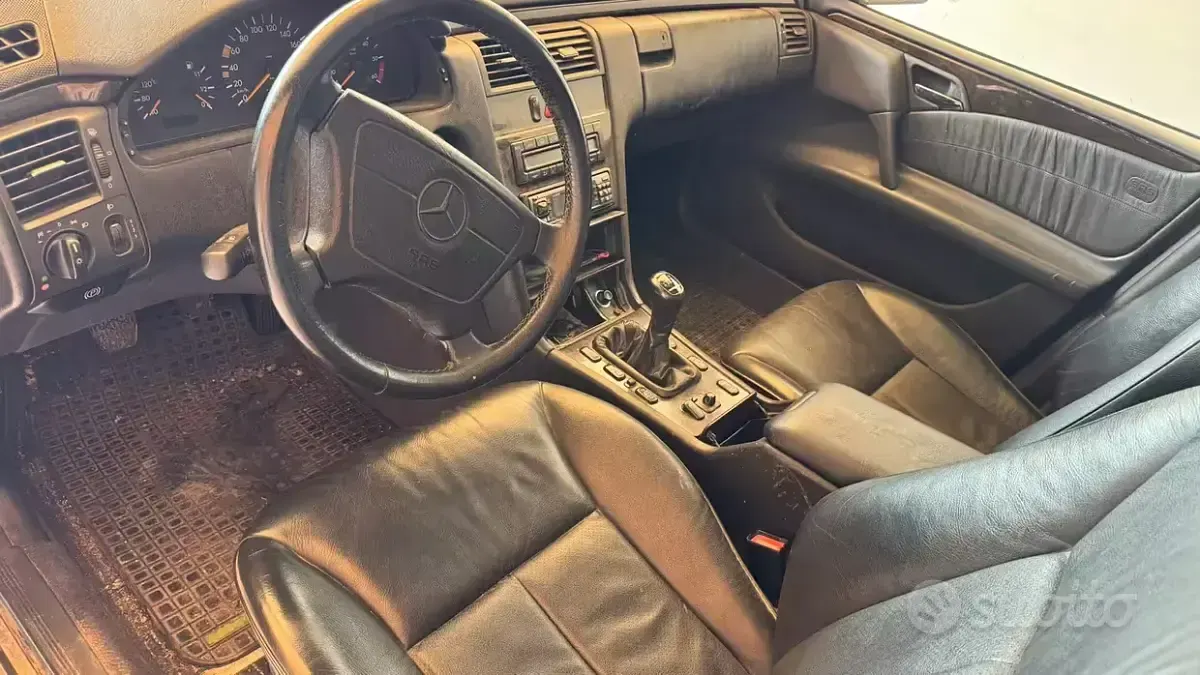 Usata Mercedes E250 Avantgarde 113 CV (83 kW) 1997 Bluazzurro Berlina