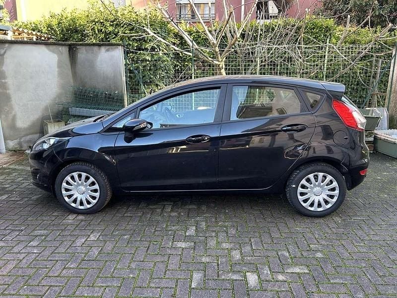 Usata Ford Fiesta 97 CV (71 kW) 2013 Nero Utilitaria