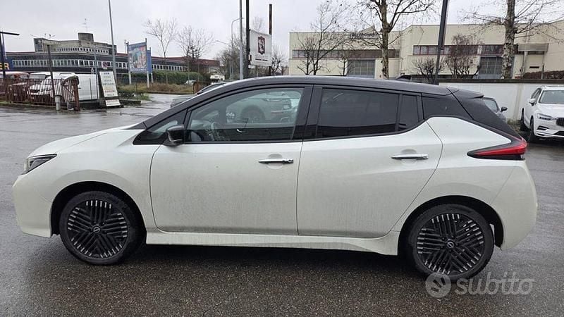 Usata Nissan Leaf Tekna 160 kW (218 CV) 2022 Bianco Utilitaria