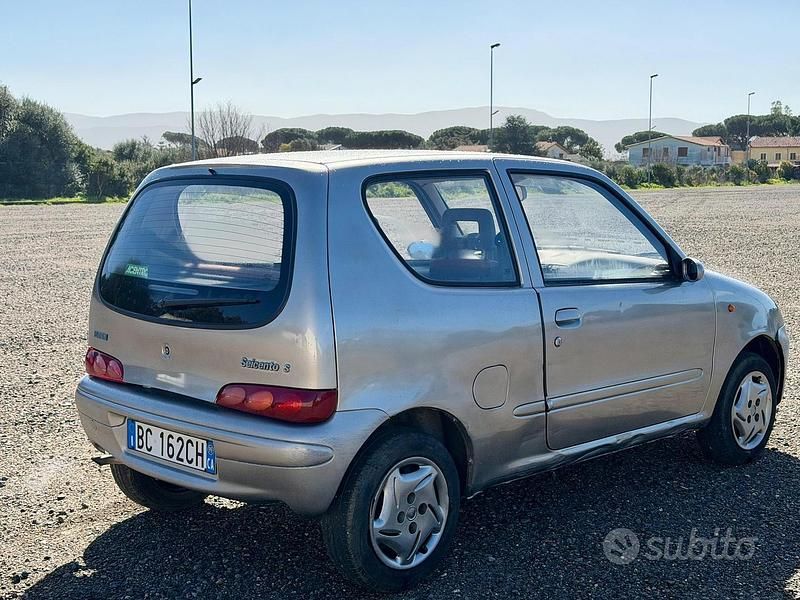 Usata Fiat 600 39 CV (28 kW) 1999 Grigio Berlina