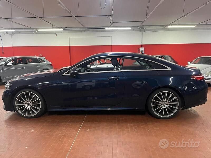 Usata Mercedes E220 AMG line 194 CV (142 kW) 2017 Blu Berlina
