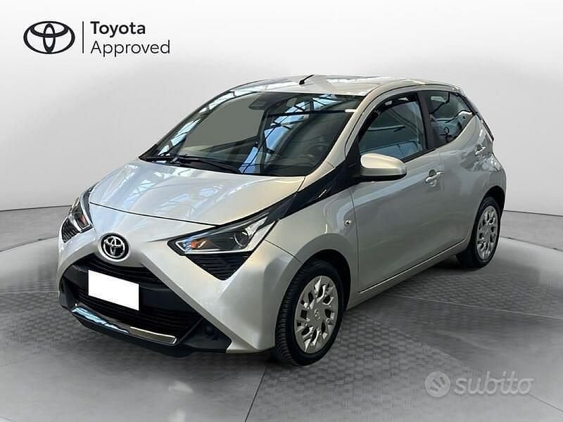 Usata Toyota Aygo Connect Style 72 CV (52 kW) 2020 Grigio Utilitaria