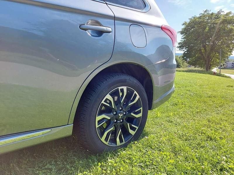 Usata Mitsubishi Outlander P-HEV Instyle 121 CV (88 kW) 2016 SUV