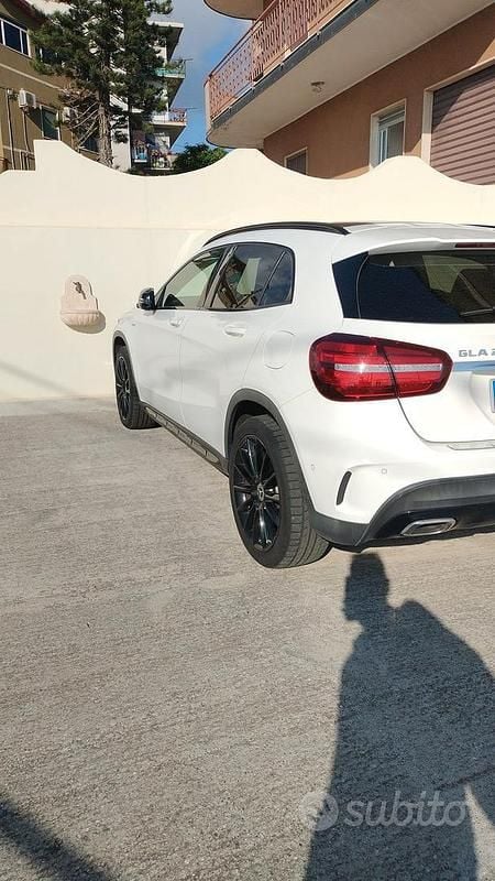 Usata Mercedes GLA200 136 CV (100 kW) 2018 Bianco SUV