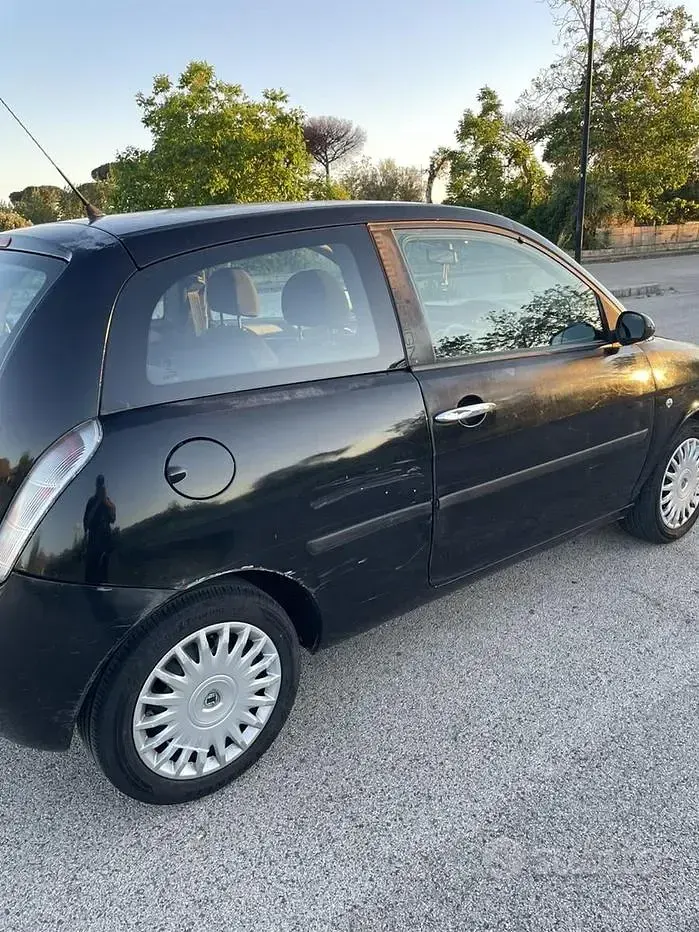 Usata Lancia Ypsilon 60 CV (44 kW) 2004 Nero Utilitaria