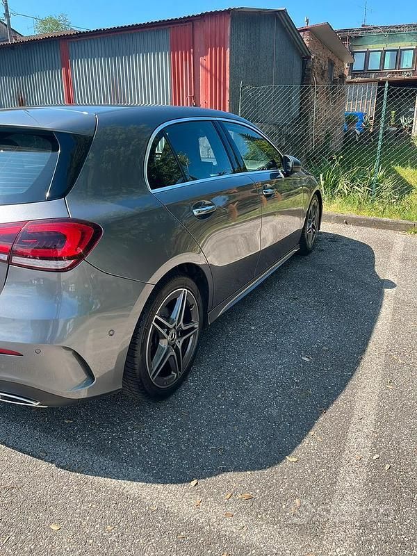 Usata Mercedes A180 AMG line 116 CV (85 kW) 2020 Grigio Berlina