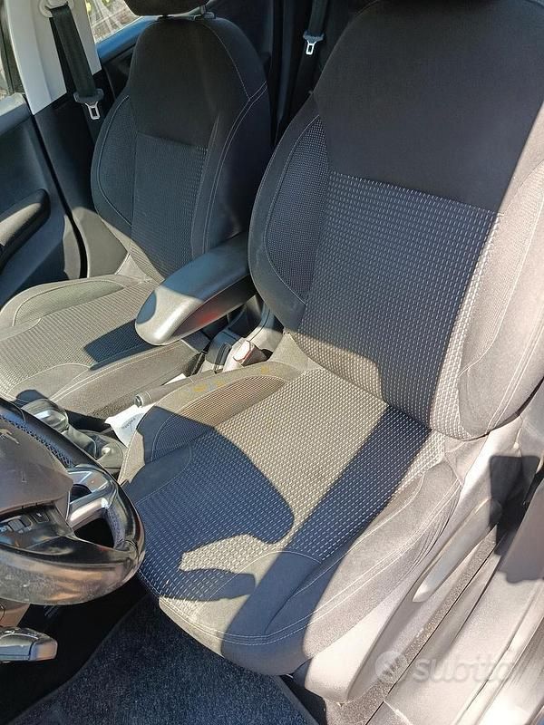 Usata Peugeot 208 75 CV (55 kW) 2016 Nero Utilitaria