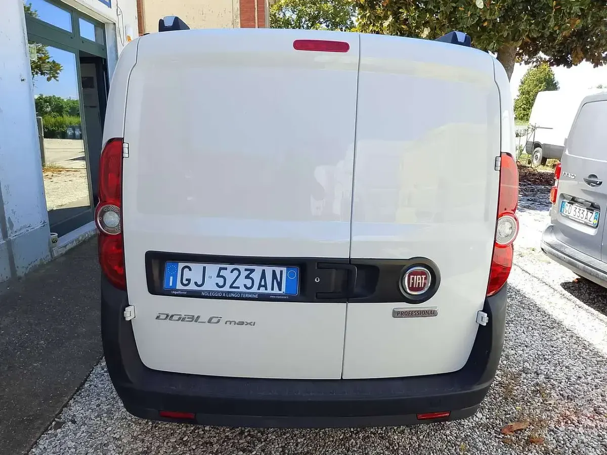 Usata Fiat Doblò Easy 105 CV (77 kW) 2022 Bianco Monovolume