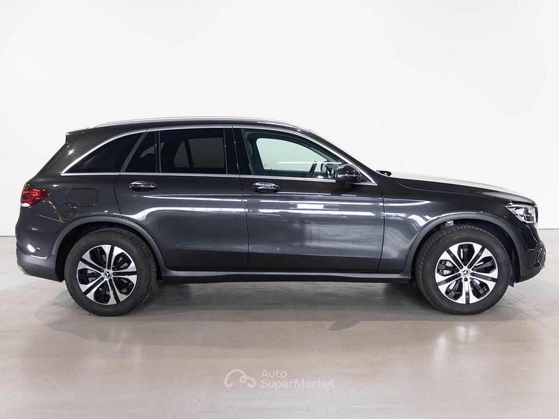 Usata Mercedes GLC300 211 CV (155 kW) 2020 Grigio chiaro SUV