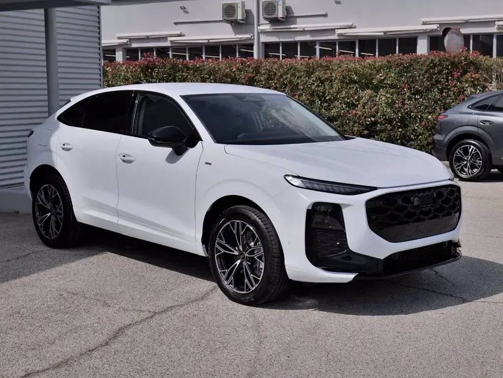 Nuova Audi Q3 Sportback S-Line 150 CV (110 kW) 2026 Madeira opaco SUV