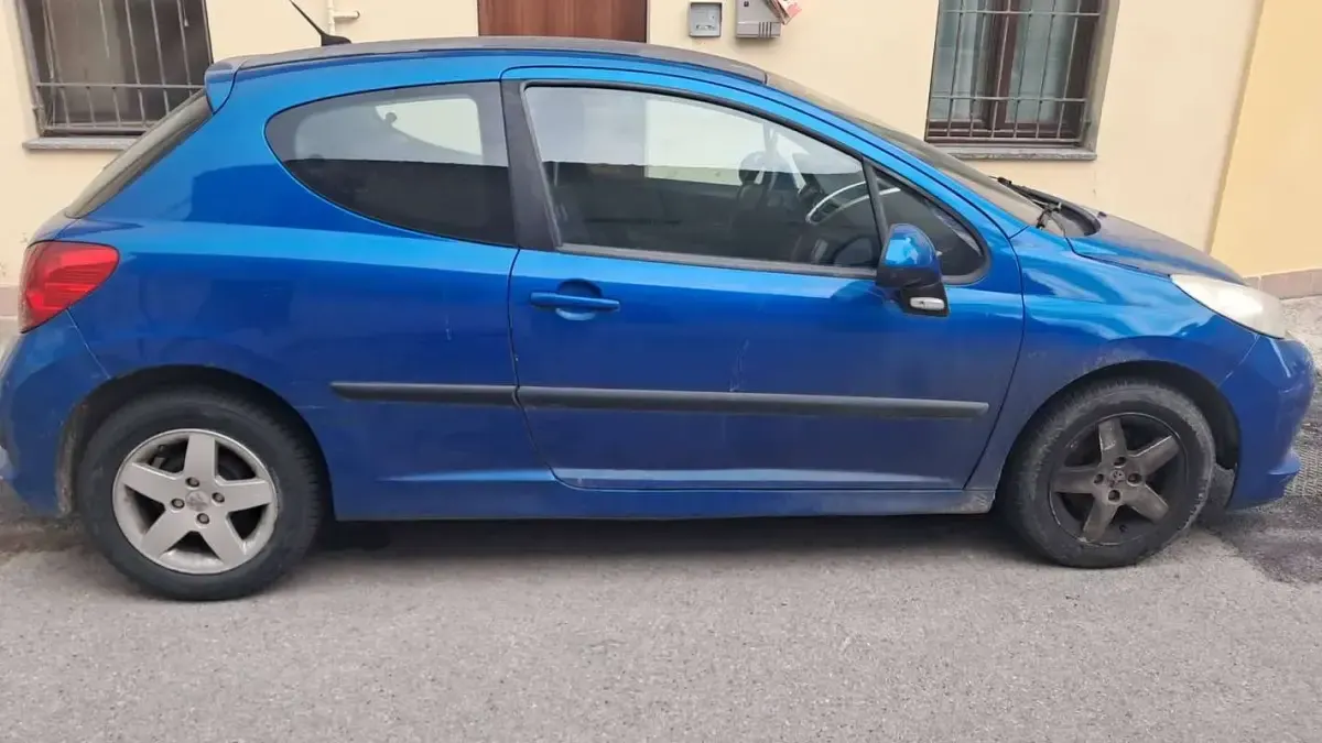 Usata Peugeot 207 88 CV (64 kW) 2007 Blu/azzurro Berlina