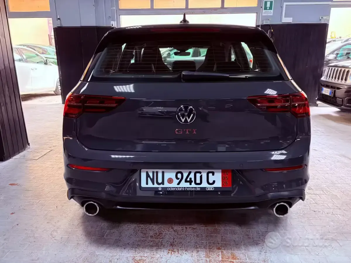 Begagnad VW Golf VIII Ultimate 245 HK (180 kW) 2024 Grå Sedan