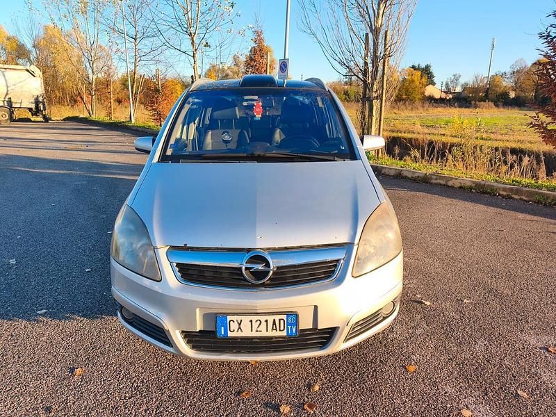 Usata Opel Zafira 150 CV (110 kW) 2006 Argento Monovolume
