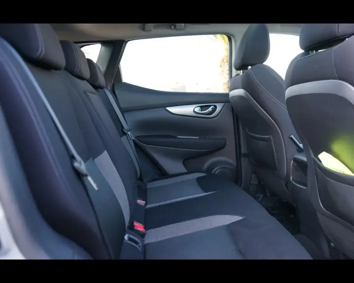 Usata Nissan Qashqai N-Connecta 131 CV (96 kW) 2018 Grigio SUV
