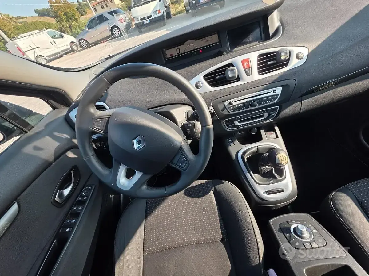 Usata Renault Scénic III Luxe 110 CV (80 kW) 2010 Nero Monovolume