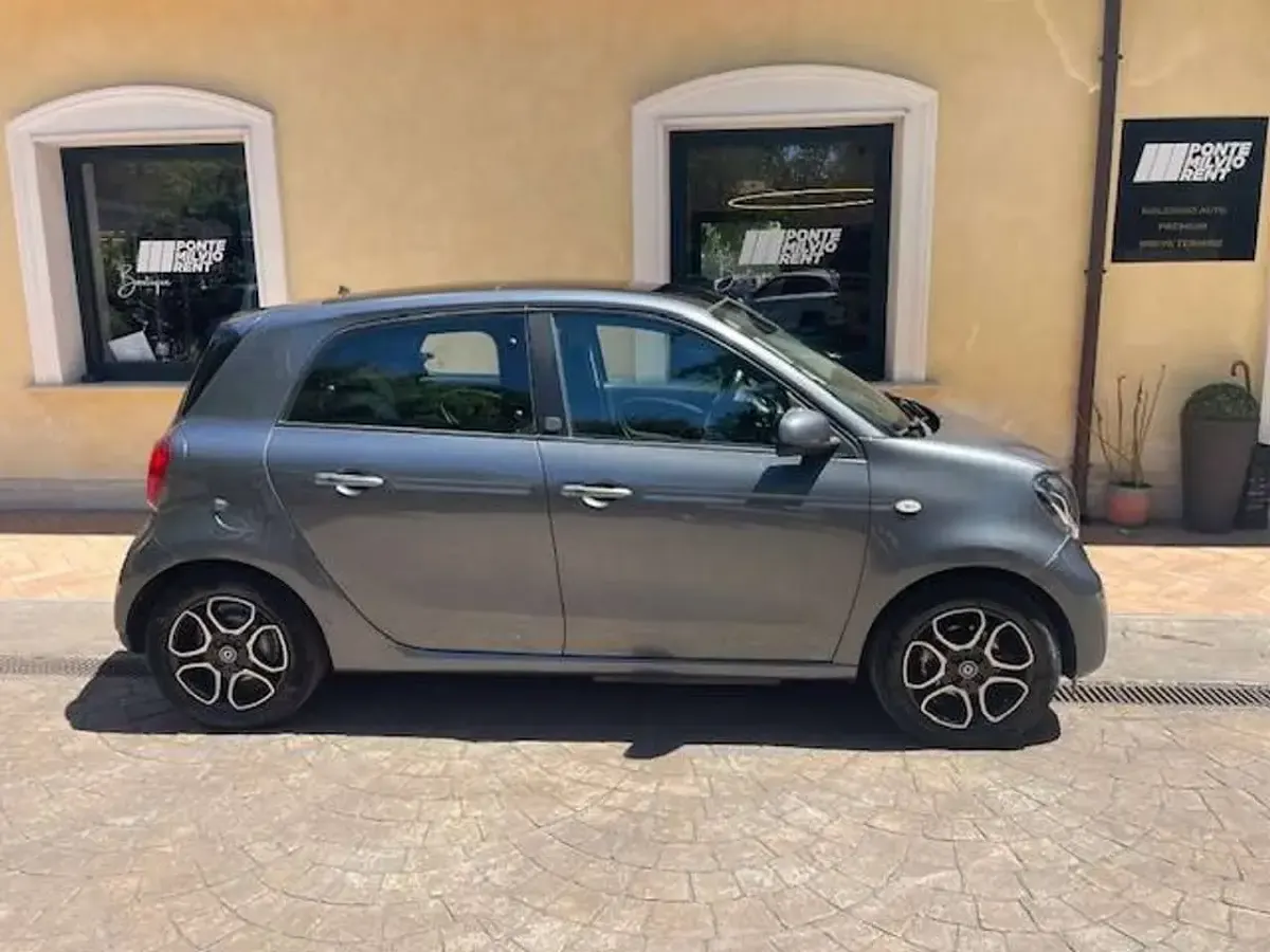Usata Smart ForFour Electric Drive Passion 41 kW (56 CV) 2019 Grigio Utilitaria