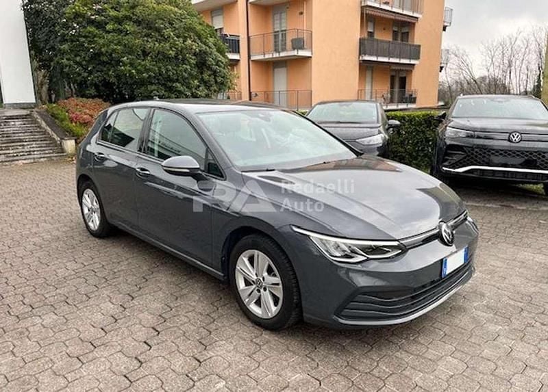 Usata VW Golf VIII Life 116 CV (85 kW) 2021 Grigio Utilitaria