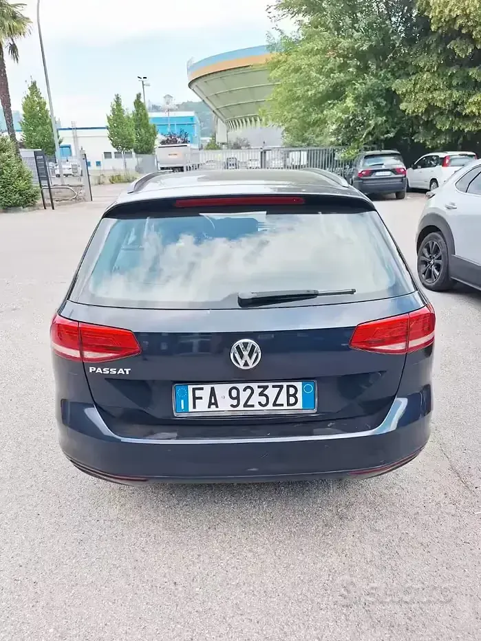 Usata VW Passat 120 CV (88 kW) 2015 Blu Station wagon