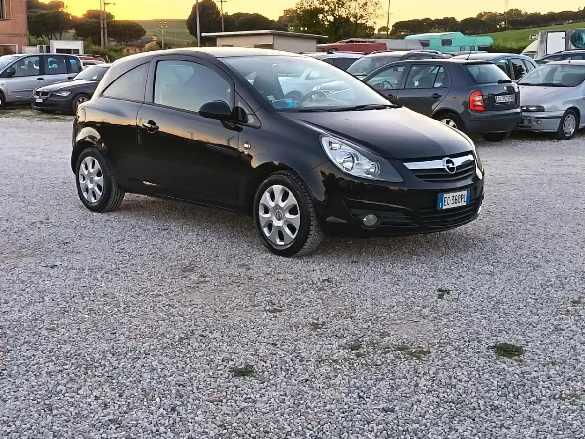 Usata Opel Corsa Edition 95 CV (69 kW) 2010 Nero Utilitaria