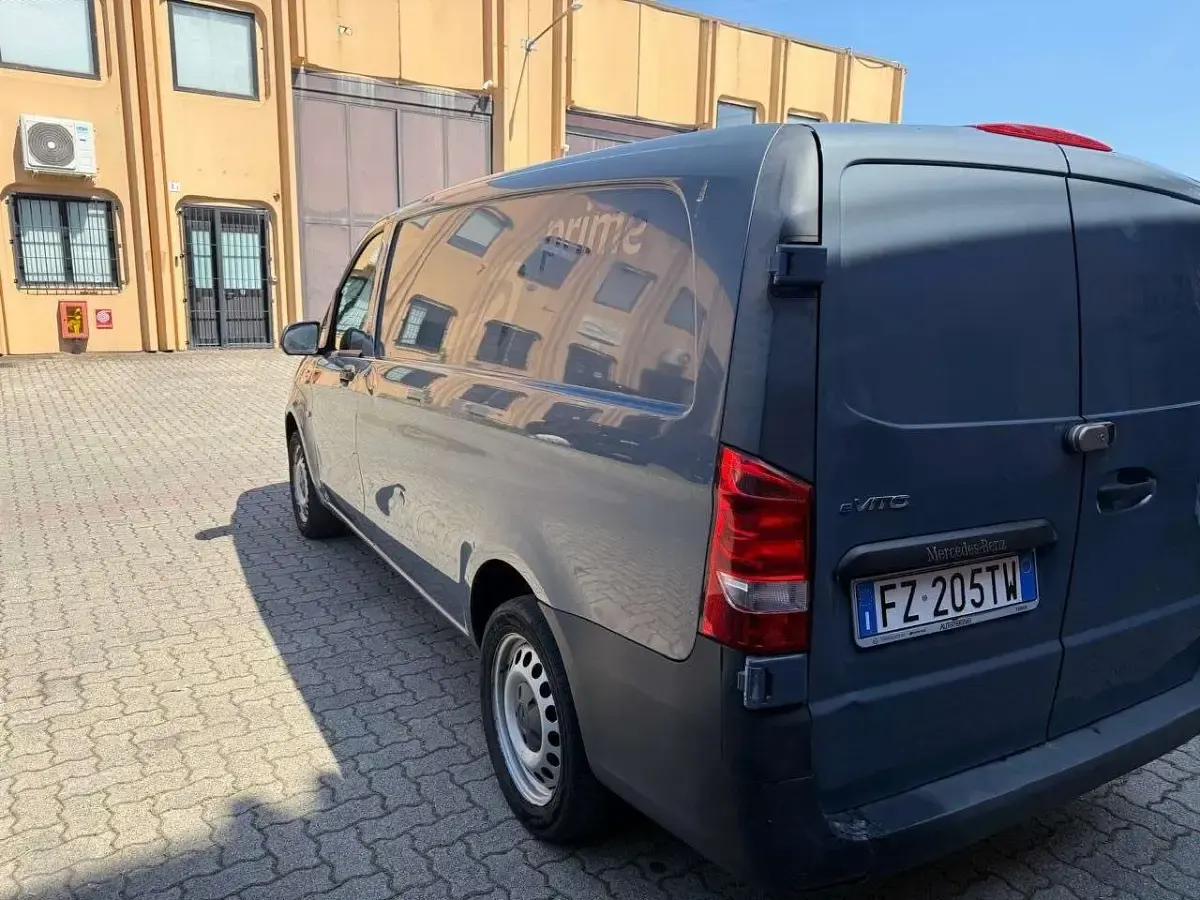 Usata Mercedes e-Vito 100 kW (136 CV) 2019 Grigio lugano mtz Furgone