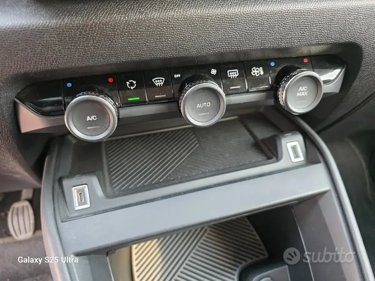 Usata Citroën C4 Shine 131 CV (96 kW) 2022 Nero Berlina