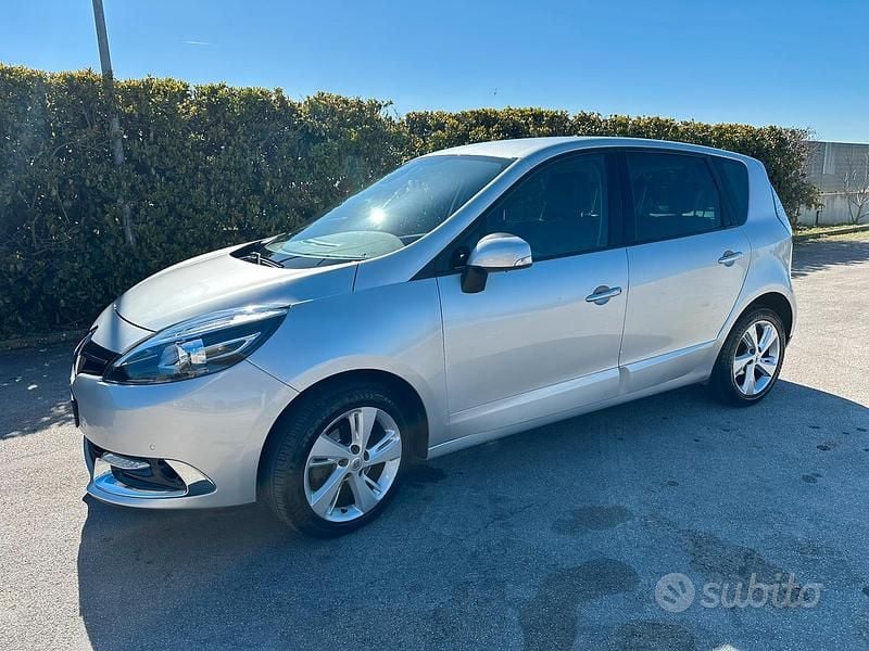 Usata Renault Scénic III 110 CV (80 kW) 2013 Grigio Monovolume
