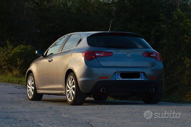 Usata Alfa Romeo Giulietta 140 CV (102 kW) 2012 Grigio Berlina
