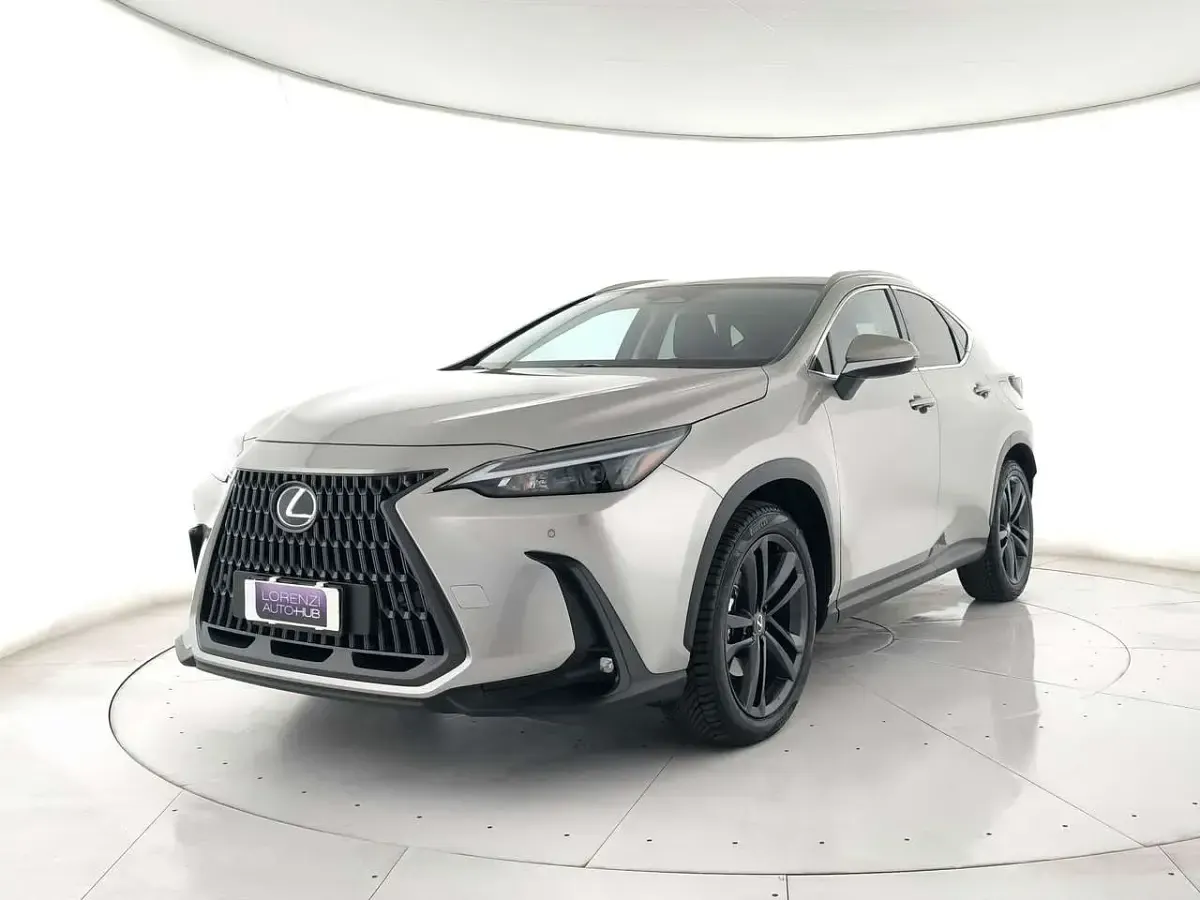 Usata Lexus NX350h 190 CV (139 kW) 2025 Grigio metallizzato SUV
