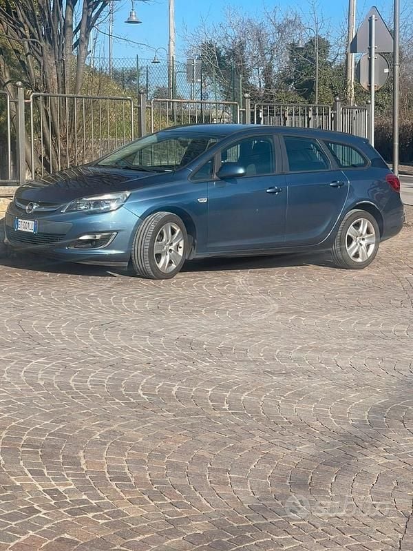Usata Opel Astra 165 CV (121 kW) 2013 Blu Station wagon