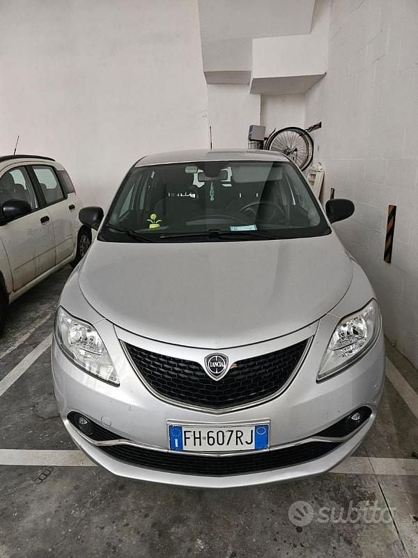 Grigio Usata 2017 Lancia Ypsilon S Due volumi | 6905 € (Super prezzo) - Immagine 1/4